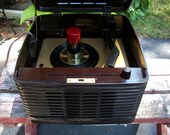 Vintage Brown Bakelite Record Player, Circa 1951 RCA 45, Model 45-EY-3 Completely Restored