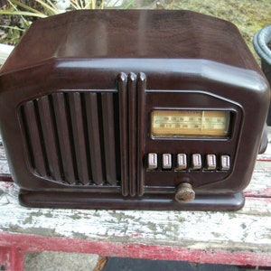 Vintage 1939, Truetone Pushbutton Tabletop Tube Radio, Model D2615, Restored and Working! Bluetooth /iPOD/iPhone/MP3/ Ready