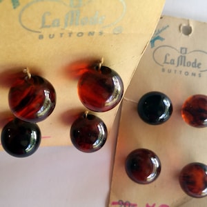 La Mode Vintage Unique Round Buttons, Light Brown Round Hard Plastic Buttons, Round vintage buttons, 8 Round Cat&#39;s Eye vintage buttons