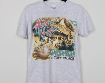 Camiseta vintage Mesa Verde Cliff Palace 1991 con estampado gráfico gris Hábitat, años 90, Parque Nacional Naturaleza, camiseta de destino con una sola puntada, talla pequeña