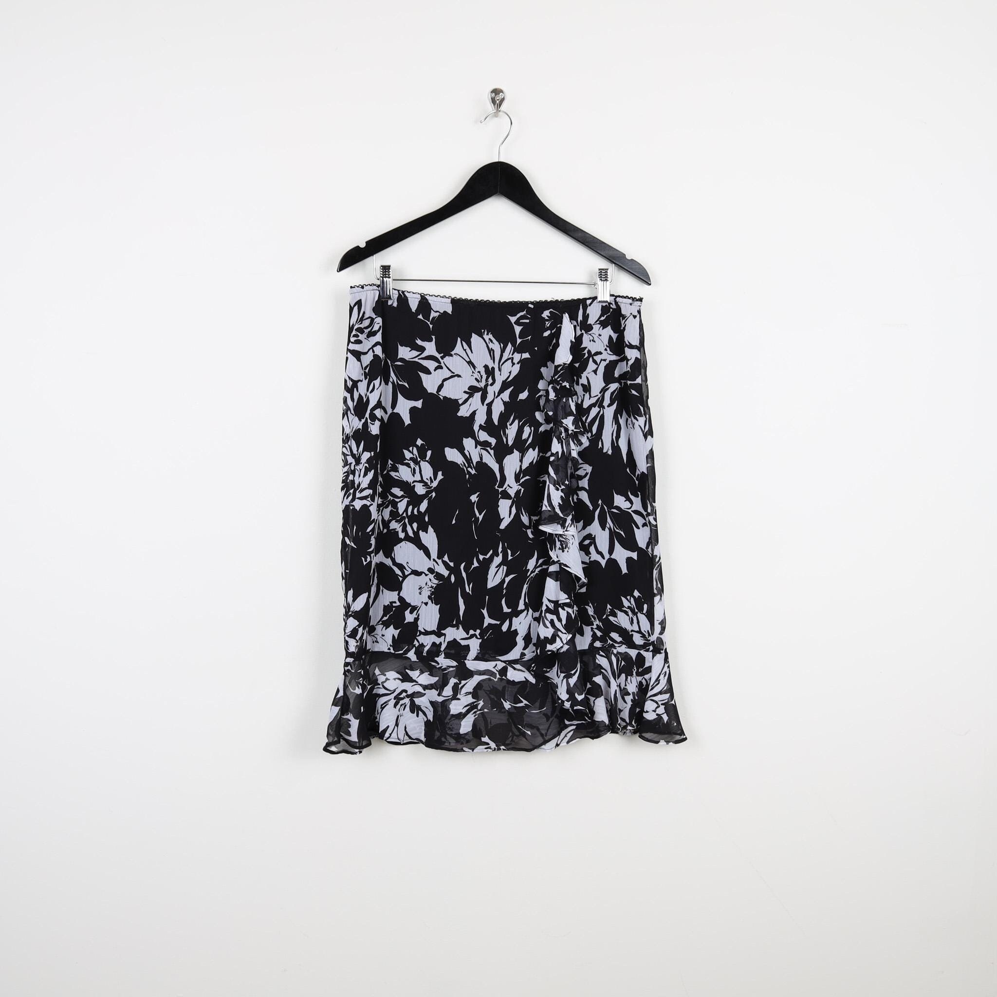 Black and white skirt flowers clearance