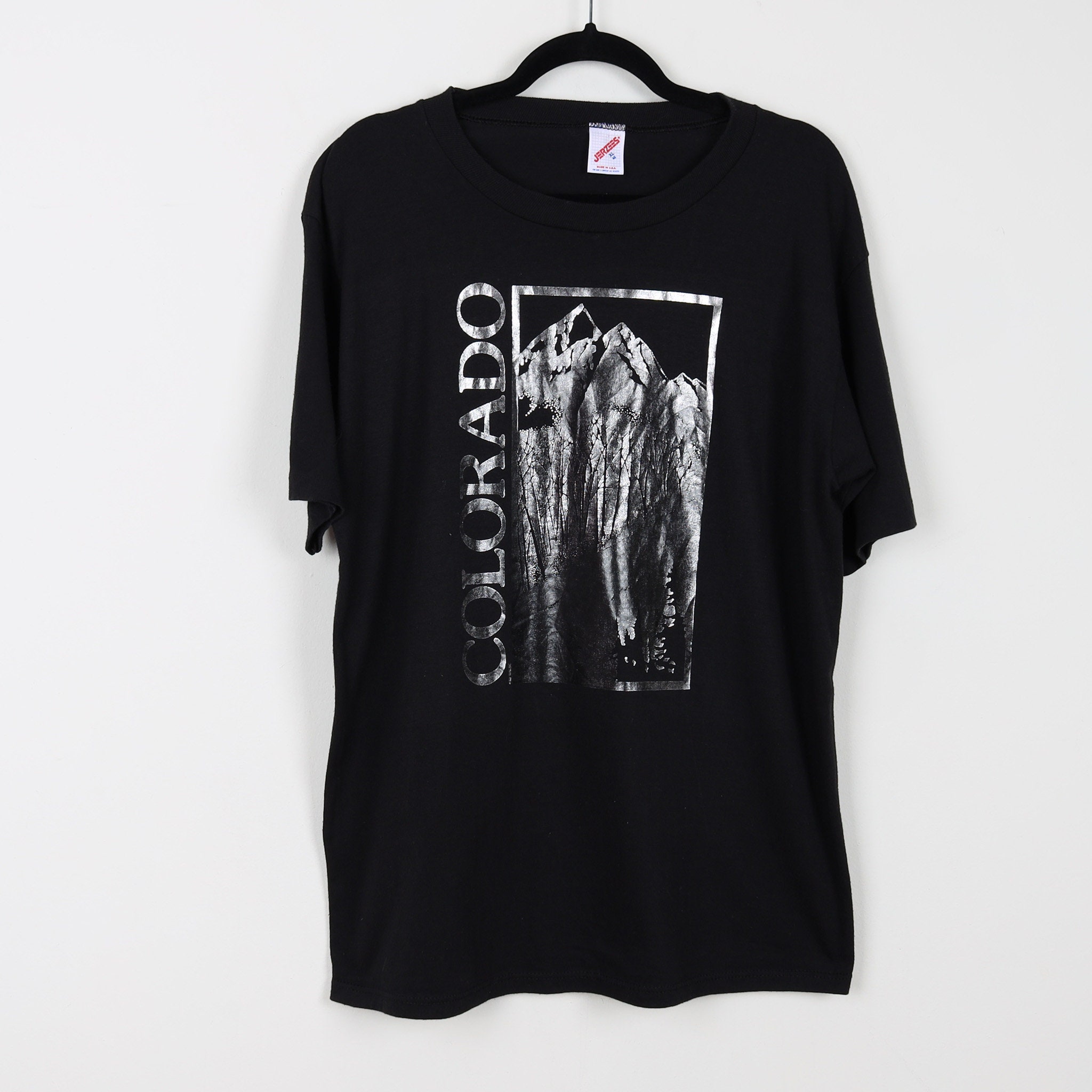 【COVERNAT】 Sunset Graphic T-Shirt ‐Charcoal Covernat Men's Logo T-Shirt - Dark Gray - 100% Cotton - Size