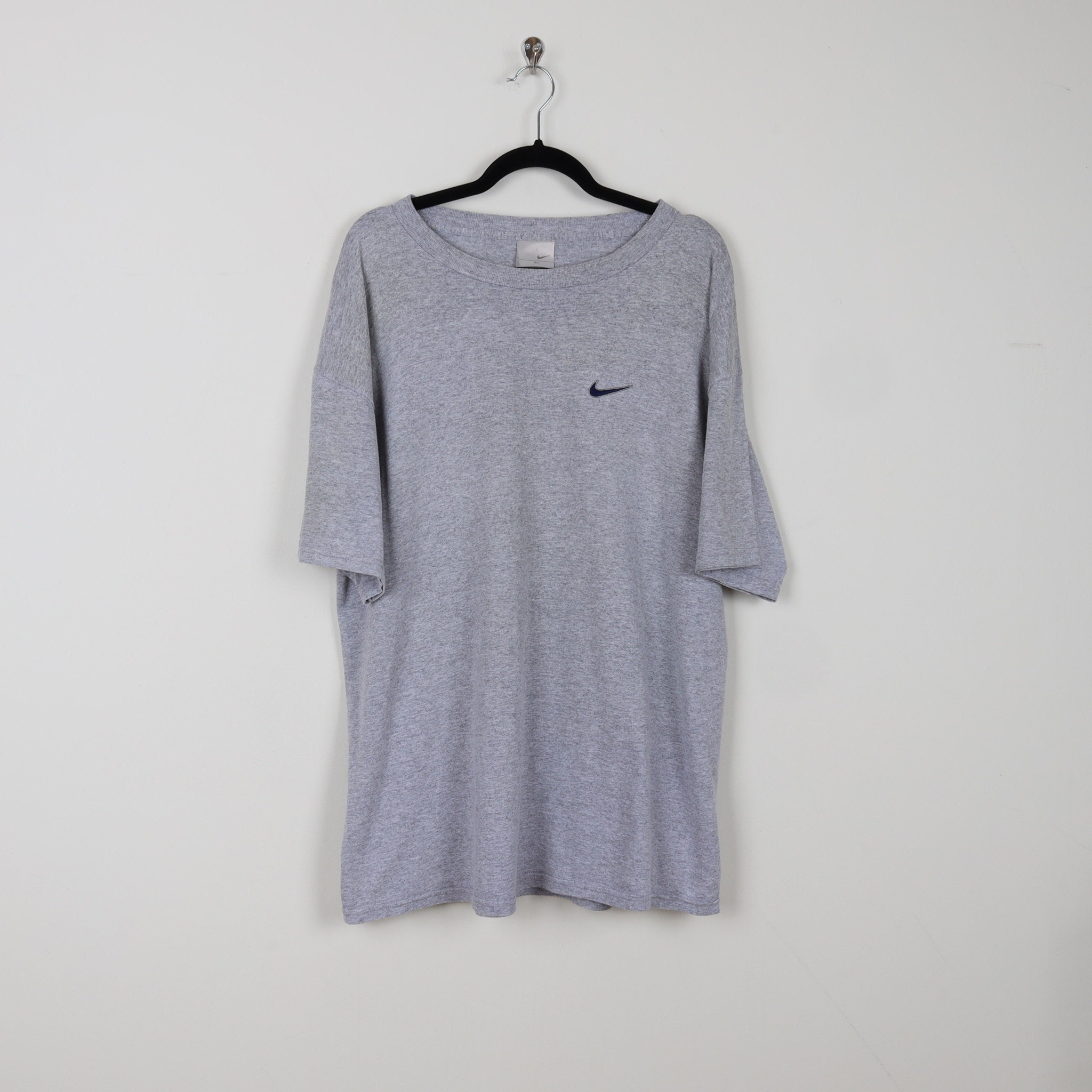Vintage 90s NIKE Swoosh Logo Silver Tab Gray Graphic Print Tee 