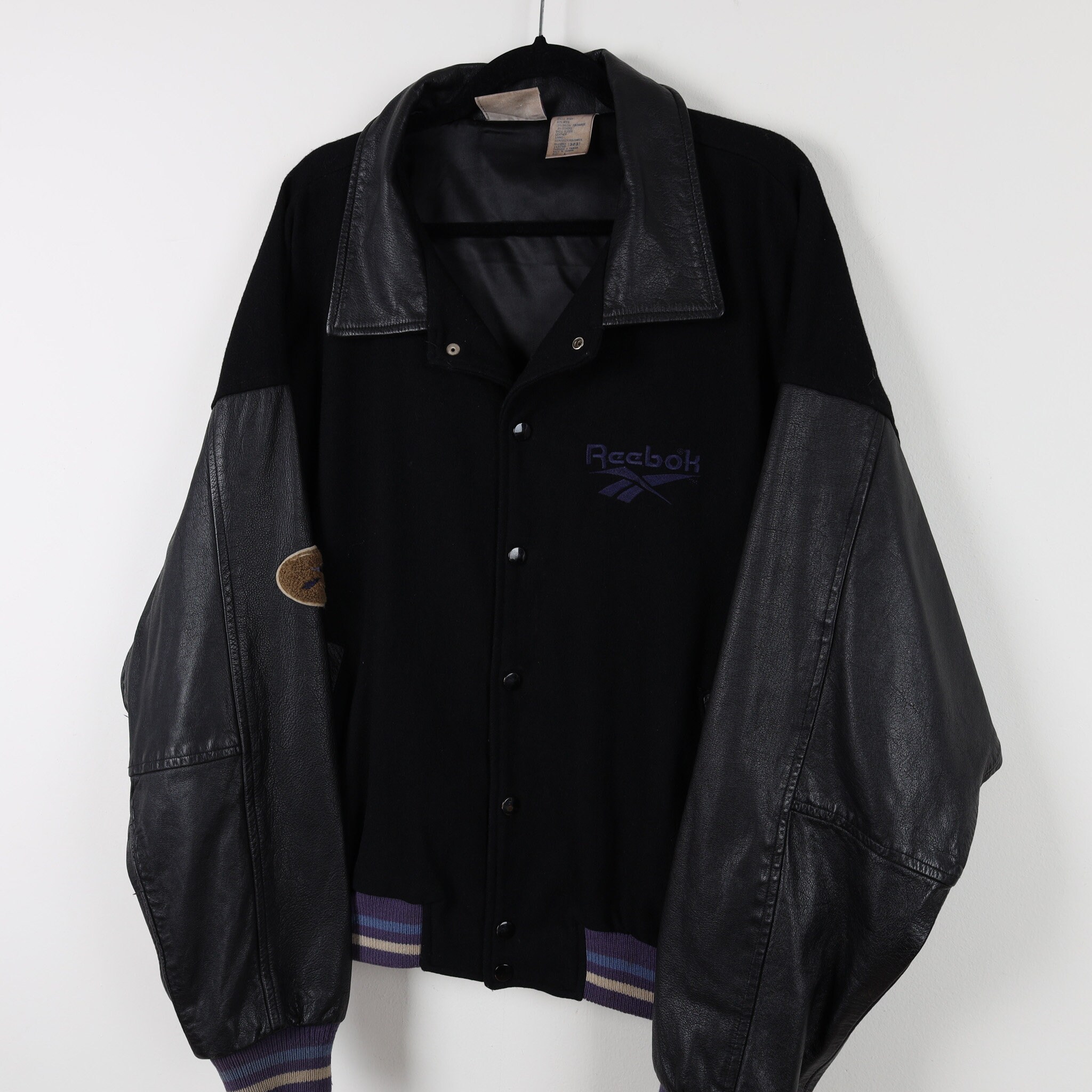 Vintage 90s Reebok 1995 Black Leather Embroidered Sewn Patch