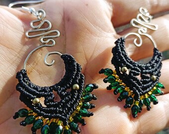 Black alpaca/macramé earrings with crystals