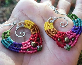 Arcoiris macramè and alpaca pendants