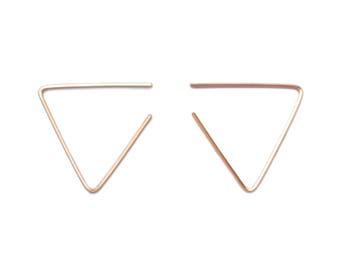 pendientes de aro triangular: pendientes agudos llenos de oro rosa de 14k, pendientes delgados de oro rosa, pendientes mínimos de oro rosa, pendientes de aro moderno