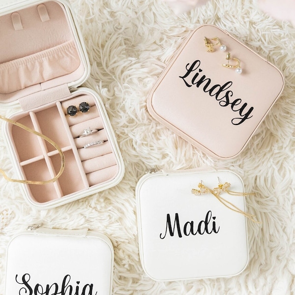 Personalized Jewelry Box Bridesmaid Gift Maid of Honor Gift Travel Jewelry Case Bridesmaid Proposal (BR153)