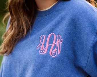 Sweat-shirt à monogramme ~ Pull à col rond à monogramme personnalisé ~ Cadeaux pour elle