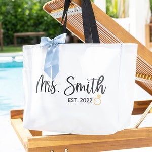 Bride Tote Bag, Engagement Gift, Personalized Bride Bag, Future Mrs Tote, Bride to Be Gift, Bridal Shower Gift for Bride BR171