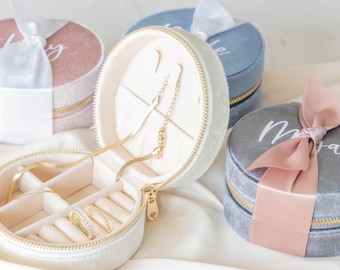 Custom Jewelry Box Velvet, Personalized Travel Jewelry Box Small Round, Gift for Bridesmaid Box, Bridesmaid Proposal Gifts