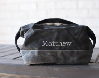 Personalized Groomsmen Dopp Kit, Groomsmen Toiletry Bag Dopp Kit Monogrammed, Groomsmen Gift, Gift for Groomsmen cb001