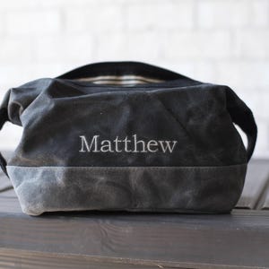 Personalized Groomsmen Dopp Kit, Groomsmen Toiletry Bag Dopp Kit Monogrammed, Groomsmen Gift, Gift for Groomsmen