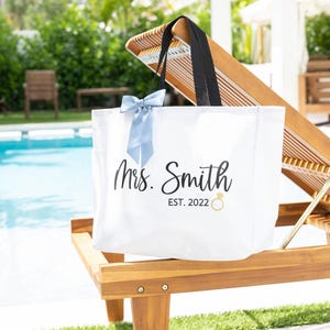 Bride Tote Bag, Engagement Gift, Personalized Bride Bag, Future Mrs Tote, Bride to Be Gift, Bridal Shower Gift for Bride