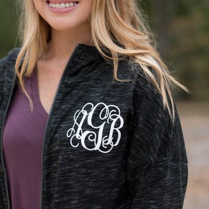 Chaqueta con monograma ~ Sudadera con capucha y cremallera completa para mujer ~ Regalo para ella