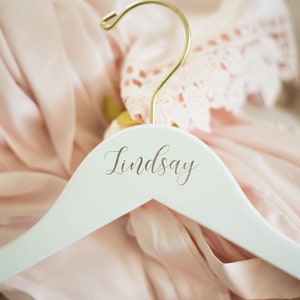 Engraved Wedding Hanger Bride Bridesmaid Dress Hangers Personalized Bridesmaid Gift afbeelding 4