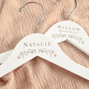 Bridesmaid Hanger Personalized, Floral Bridal Party Hangers, Minimal Wedding Hanger for Bride