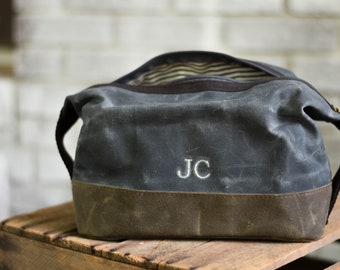 Set of 4 Personalized Groomsmen Dopp Kit, Groomsmen Toiletry Bag Dopp Kit Monogrammed, Groomsmen Gift, Gift for Groomsmen cb001