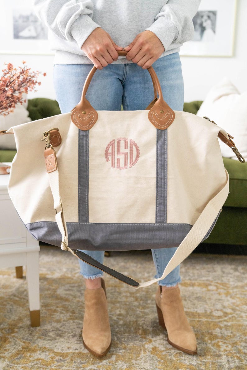 Sac week-end femme, sac de sport personnalisé, sac de sport en toile, cadeau de demoiselle d'honneur, cadeaux personnalisés pour elle image 1