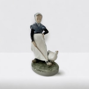 Royal Copenhagen Girl With Goose #528