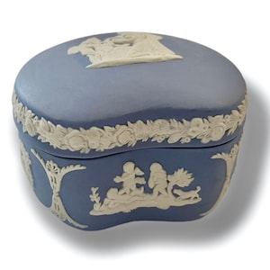 Beautiful Wedgwood Jasperware Trinket Box