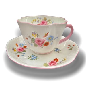 Beautiful Vintage Shelley Dainty Tea Cup & Saucer