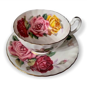 Beautiful Aynsley Oban Tea Cup & Saucer 3 Cabbage Rose