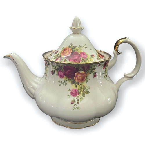 Large Royal hotsell Albert Old Country Roses Teapot 6 Cup