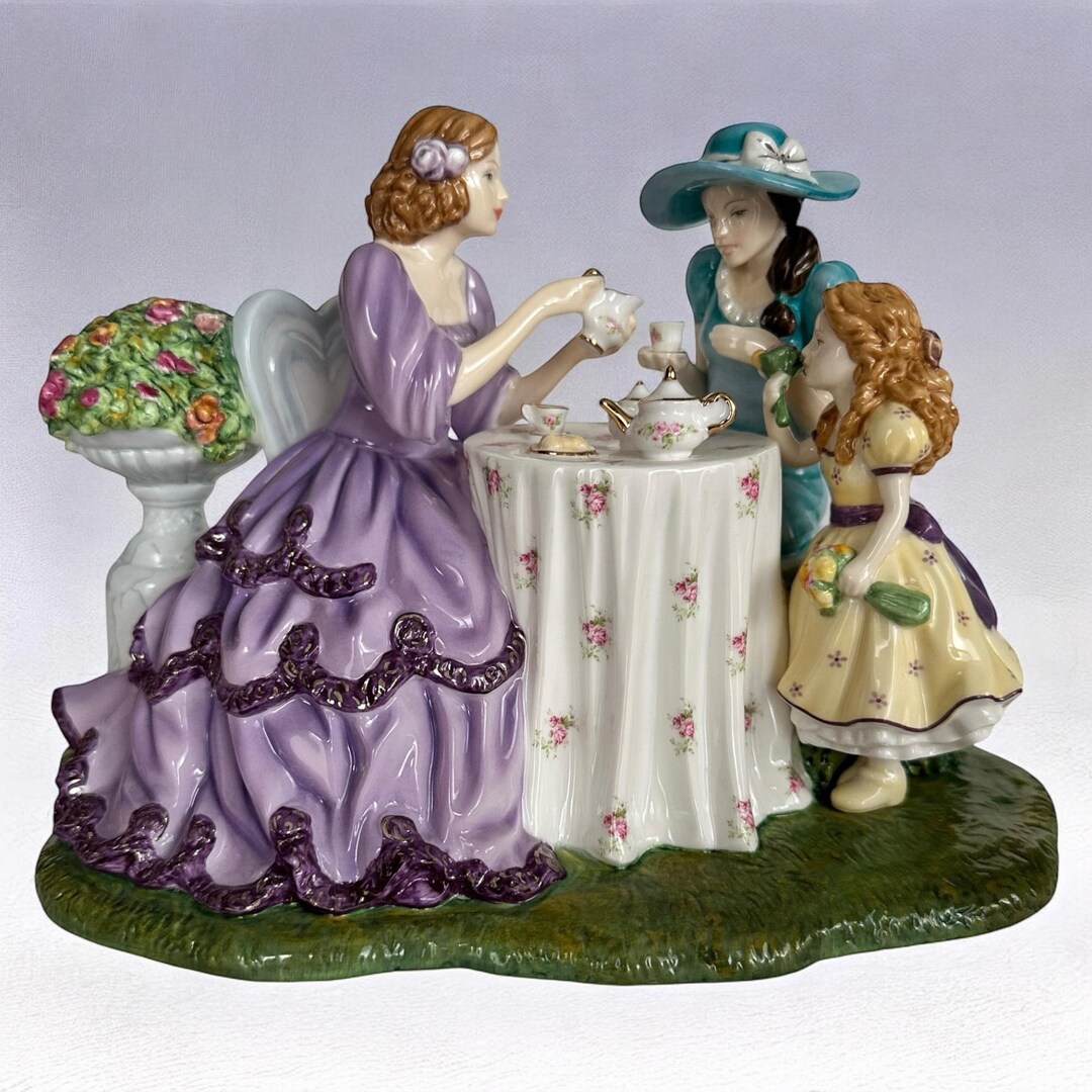 美品 ロイヤルドルトン フィギュリン アフタヌーンティー
