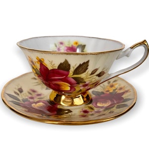 Hermosa taza de té y platillo de porcelana isabelina