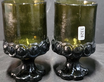 Copas de vino/jugo vintage franciscanas de Madeira, color verde oliva – Juego de 2, vidrio prensado de mediados de siglo (12 cm)