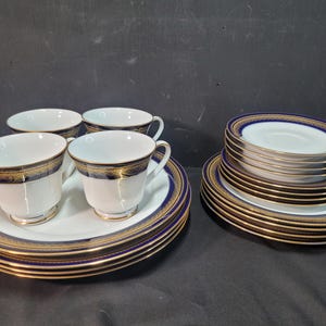 5 Piece Plate Setting, Service for 4 Vintage Noritake Vienna China –  Elegant White and Blue with Gold Trim