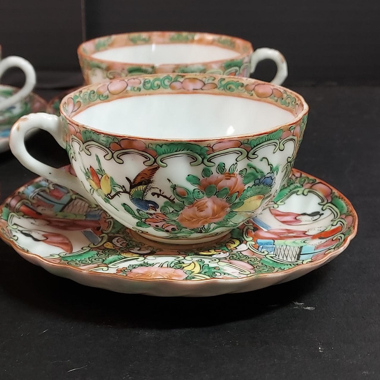 アンティーク　チャイナ　ローズメダリオン ２枚　Chinese Rose Antique Rose Medallion China Set - Etsy