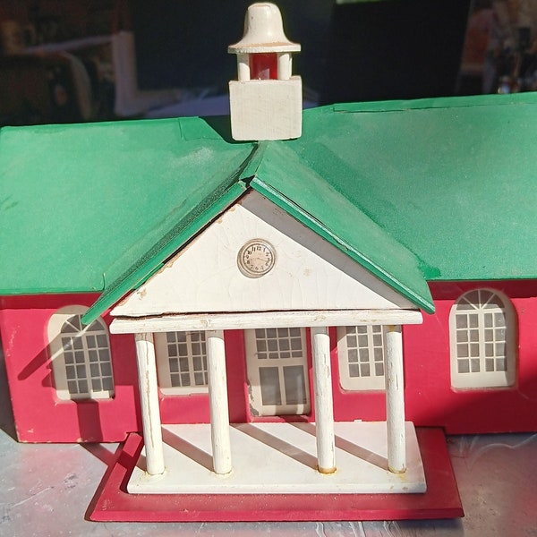 American Flyer Town Hall Model. A.C. Gilbert Co. New Haven, Connecticut. M-3040. 1950. Rare find for the hobby train enthusiast.