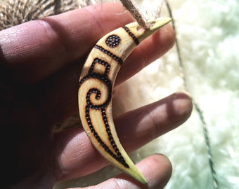 Hand Carved Wooden Nalebinding Needle - Unique Historical Lunula crow Design