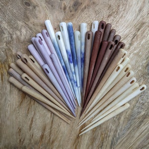 Plant dyed bone nalebinding needles