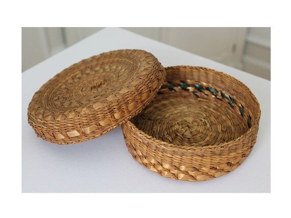Native American Sweetgrass Round Woven Basket With Lid Native American Sweetgrass Round Woven Basket With Lid