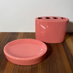 Ensemble de porte-savon et brosse à dents roses vintage