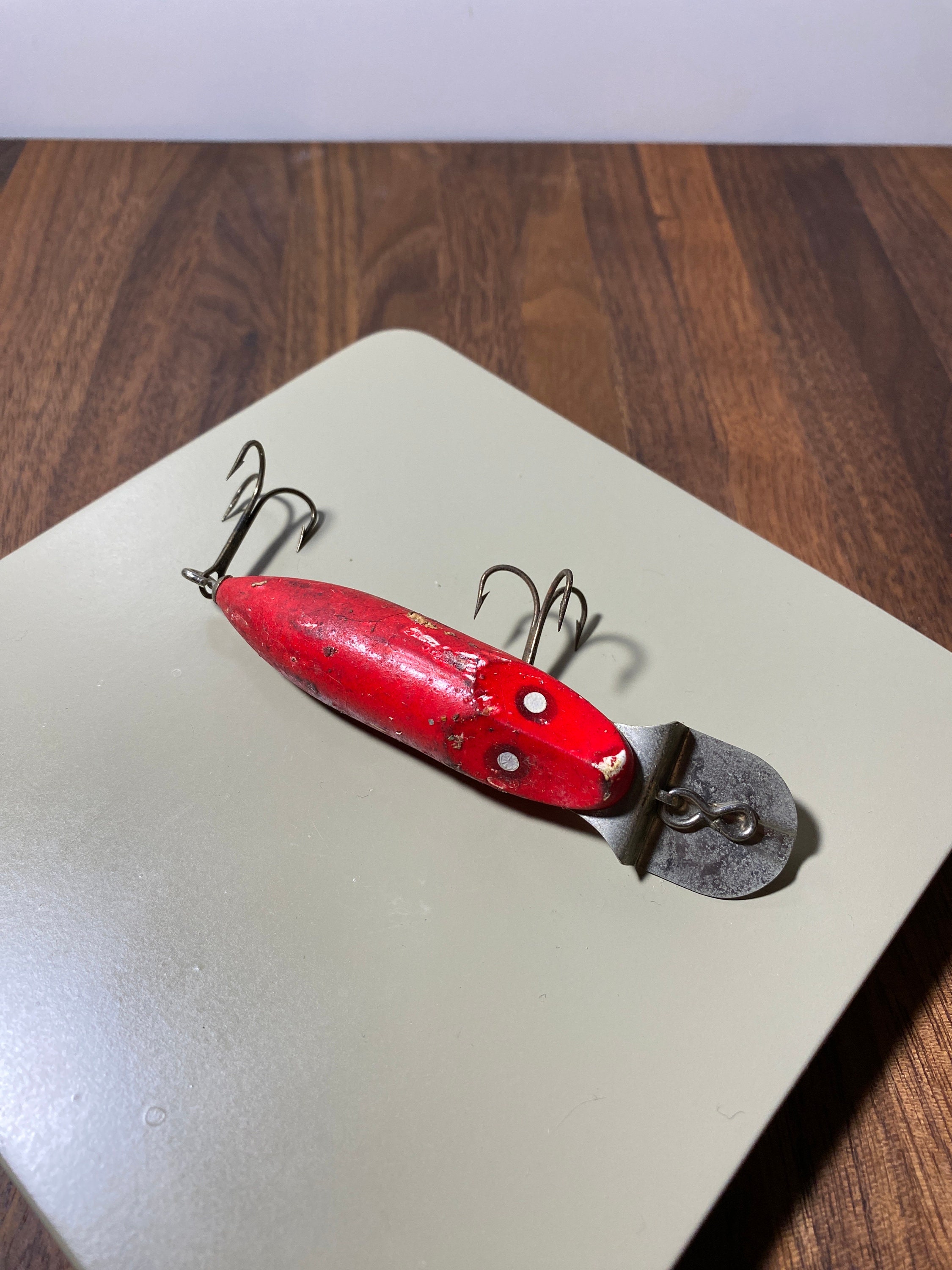Leurre de pêche en bois antique, bois rouge, vert et blanc