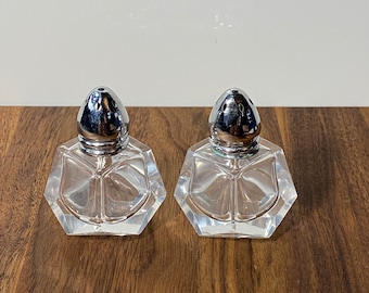 Juego de salero y pimentero de cristal en miniatura vintage