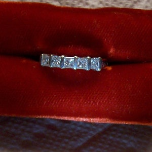 Beautiful 0.95 Carat- 5 Stone Diamond Princess Cut 14 Kt White Gold Ring F/G Color VS Clarity