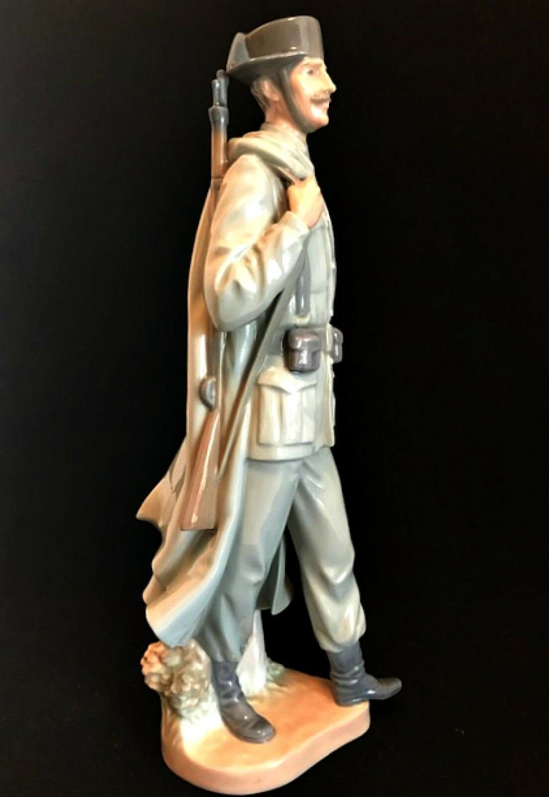 Lladro Guardia Civil Spanish Soldier Policeman Guard Figurine Etsy