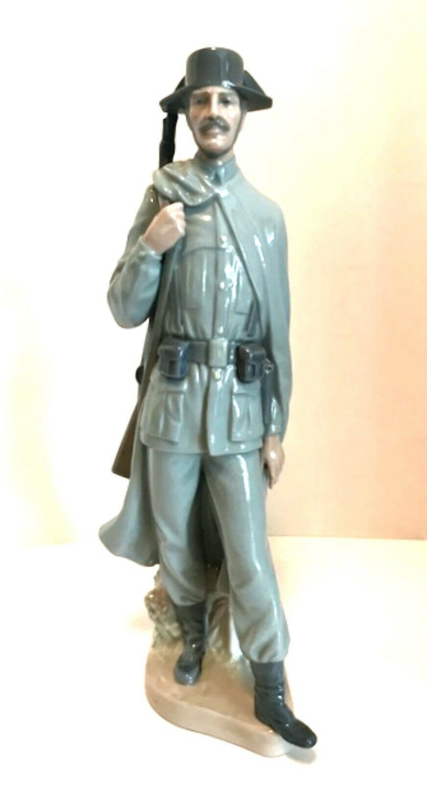Lladro Guardia Civil Spanish Soldier Policeman Guard Figurine Etsy