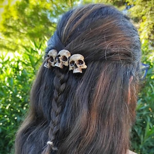 Skulls hairclip, skull barrette, gothic hair ornament, gothic headpiece, human skull ornament,