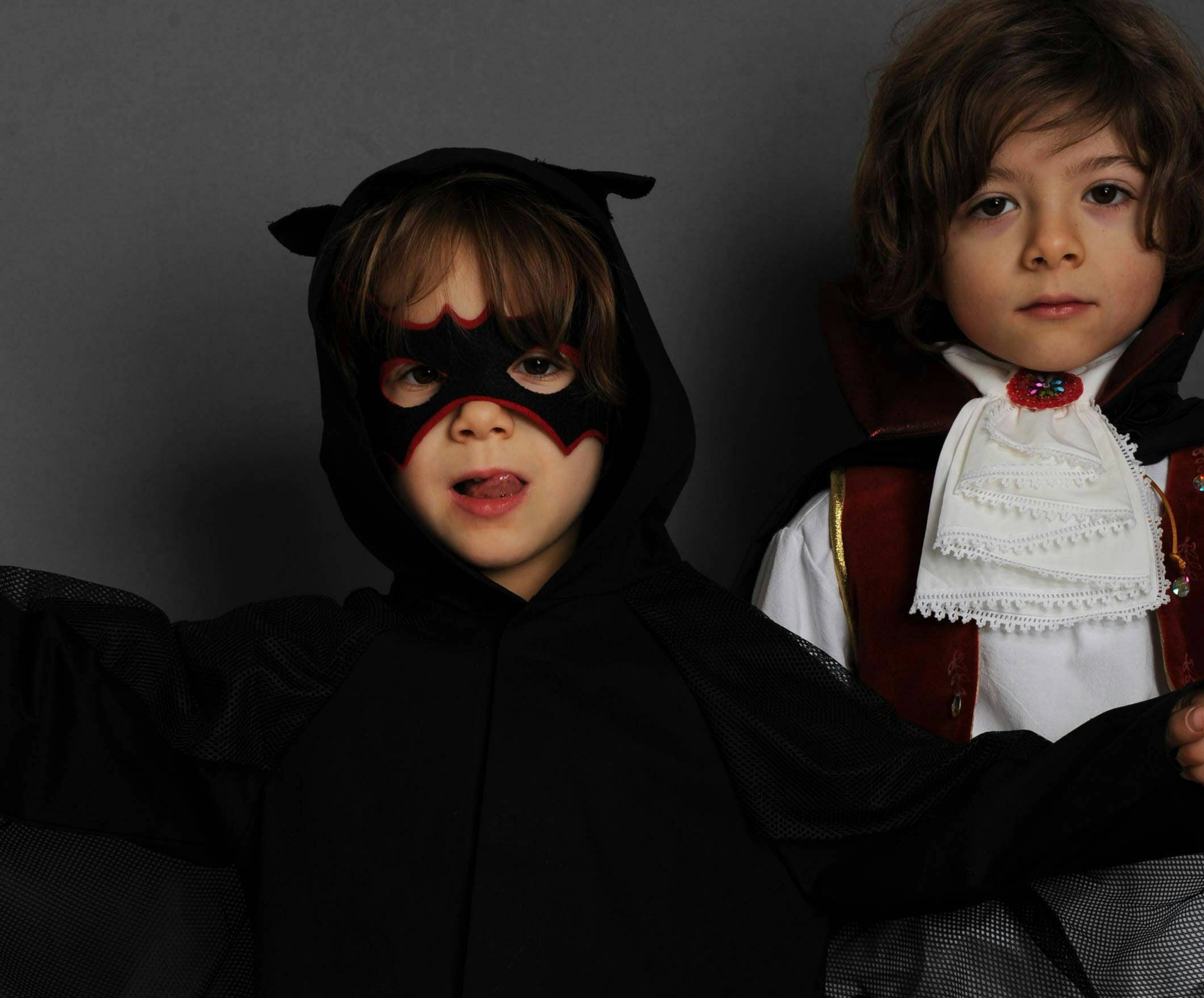 FANTASIA DE VAMPIRO INFANTIL: Tutoriais e Modelos!  Vampire costumes, Boy  costumes, Boy halloween costumes