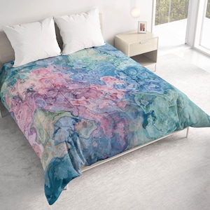 All Seasons Lightweight Comforter with Abstract Art, Contemporary Quilt Bedding, Twin, Queen or King Size Bedspread, Ingenue