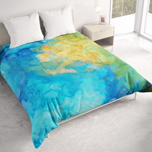 All Seasons Lightweight Comforter with Abstract Art, Contemporary Quilt Bedding, Twin, Queen or King Size Bedspread, Tidal Force