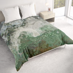 All Seasons Lightweight Comforter with Abstract Art, Contemporary Quilt Bedding, Twin, Queen or King Size Bedspread, River Wind