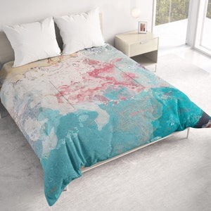 All Seasons Lightweight Comforter with Abstract Art, Contemporary Quilt Bedding, Twin, Queen or King Size Bedspread, Interlude