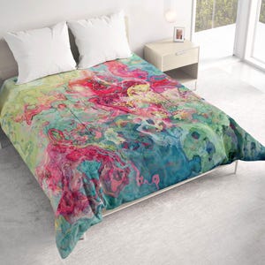 All Seasons Lightweight Comforter with Abstract Art, Contemporary Quilt Bedding, Twin, Queen or King Size Bedspread, Clarity